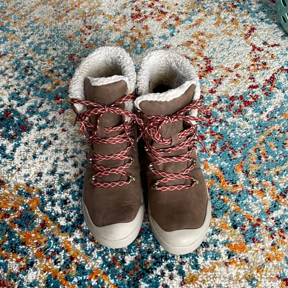 Keen Elena Hiker winter boot. Size 8 1/2